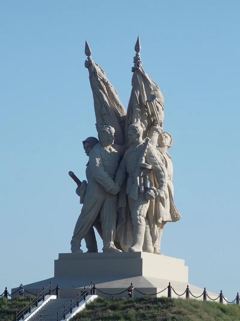 Соединение фронтов (памятник)