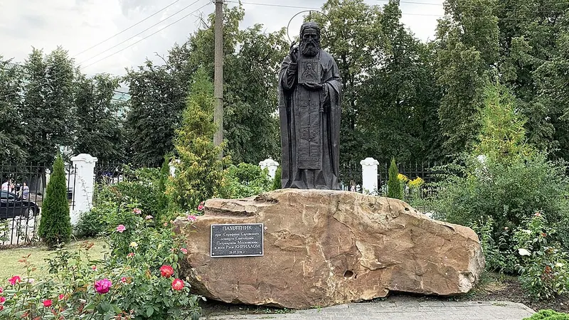 Памятник Серафиму Саровскому (Орёл)