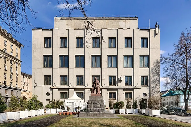 Памятник Ленину на Тверской площади