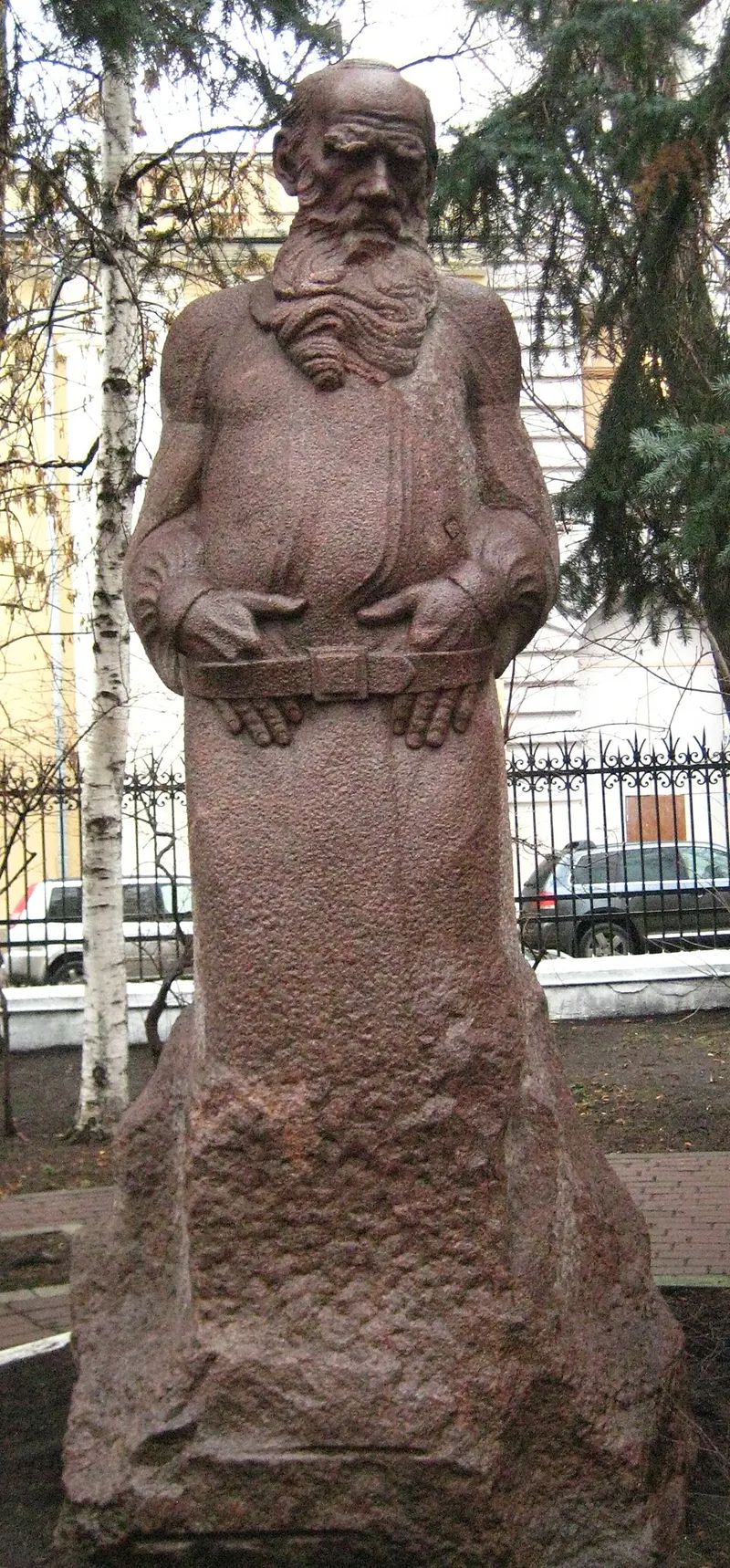 Памятник Льву Толстому (Москва, Пречистенка)