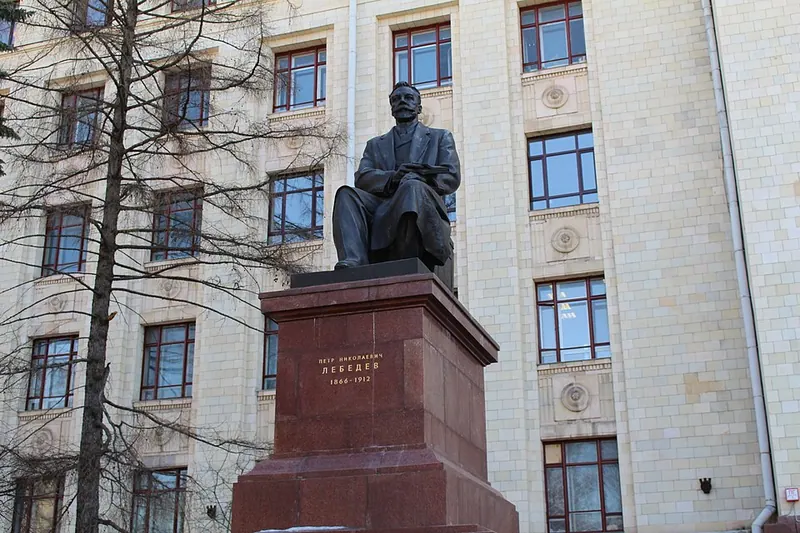 Памятник Петру Лебедеву