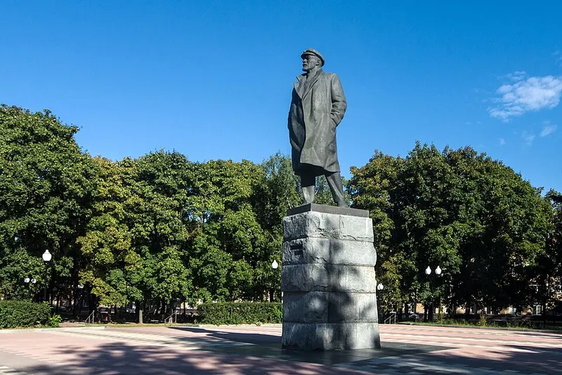 Памятник Ленину на Павловской улице