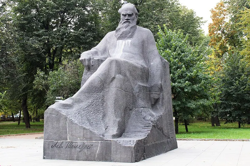 Памятник Льву Толстому (Москва, Девичье поле)