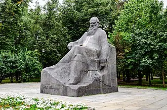 Памятник Льву Толстому (Москва, Девичье поле) — фото 4