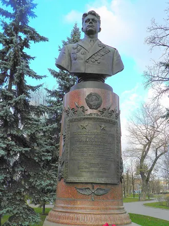 Памятник Виталию Попкову — фото 3