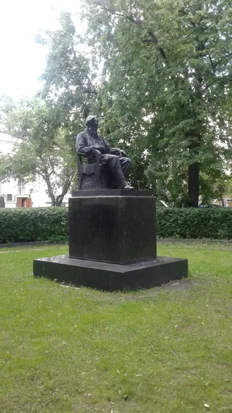 Памятник Льву Толстому (Москва, Поварская улица)