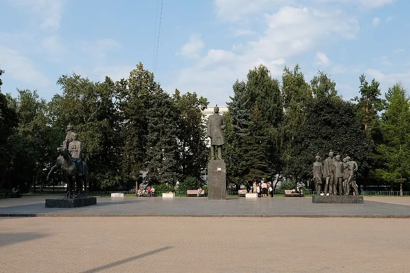 Памятник Александру Фадееву
