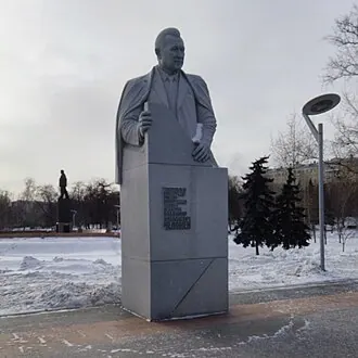 Памятник Владимиру Челомею (Москва, аллея Космонавтов)