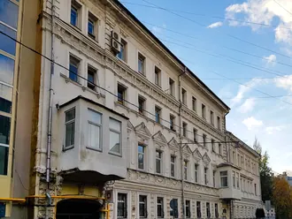 Дом с беременными кариатидами