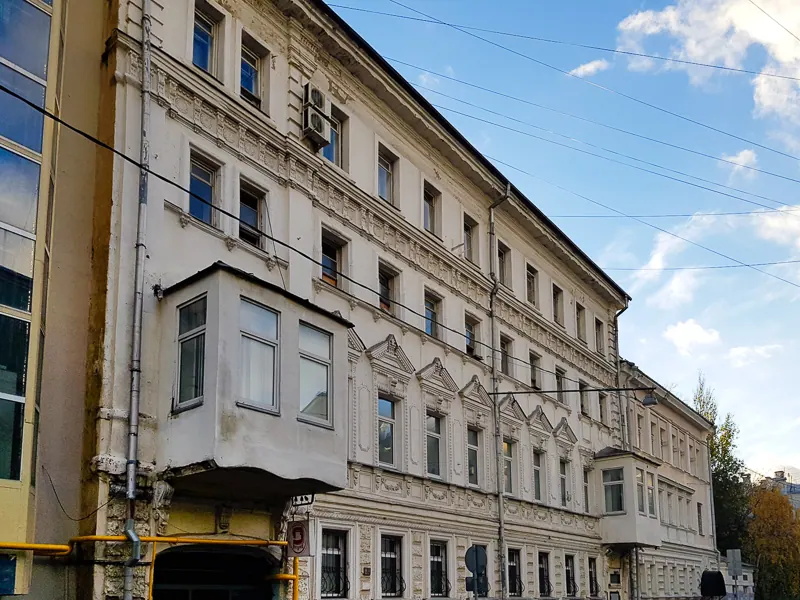 Дом с беременными кариатидами