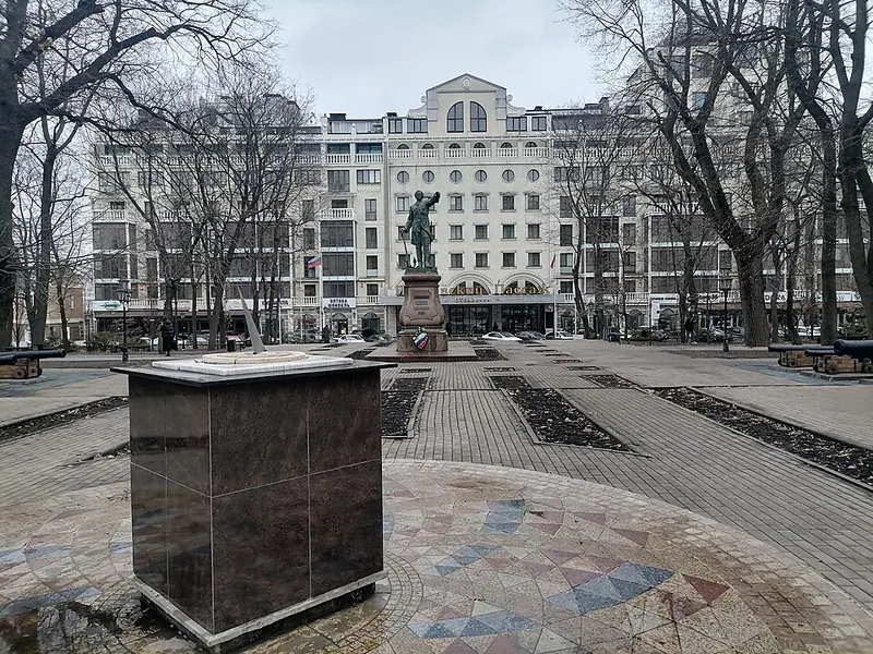 Петровский сквер