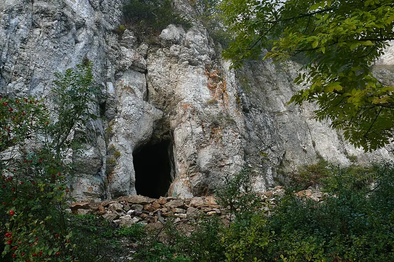 Иограф (пещера)
