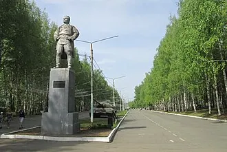 Памятник С. М. Кирову (Ижевск) — фото 3