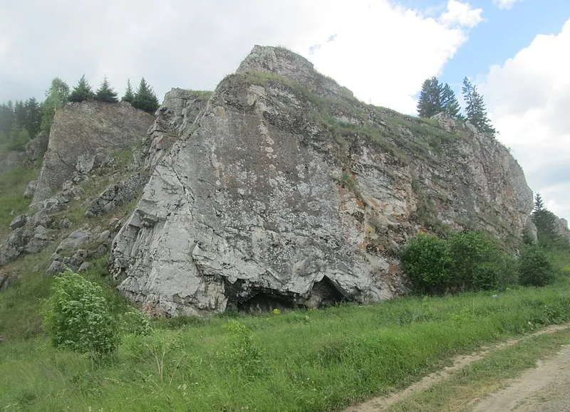 Богатырь (скала)