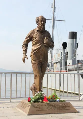 Памятник Солженицыну (Владивосток)