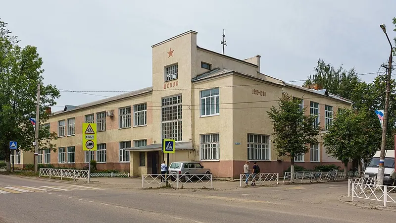Школа-семилетка в Родниках