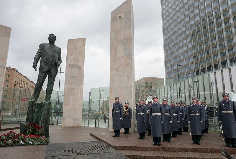 Памятник Евгению Примакову