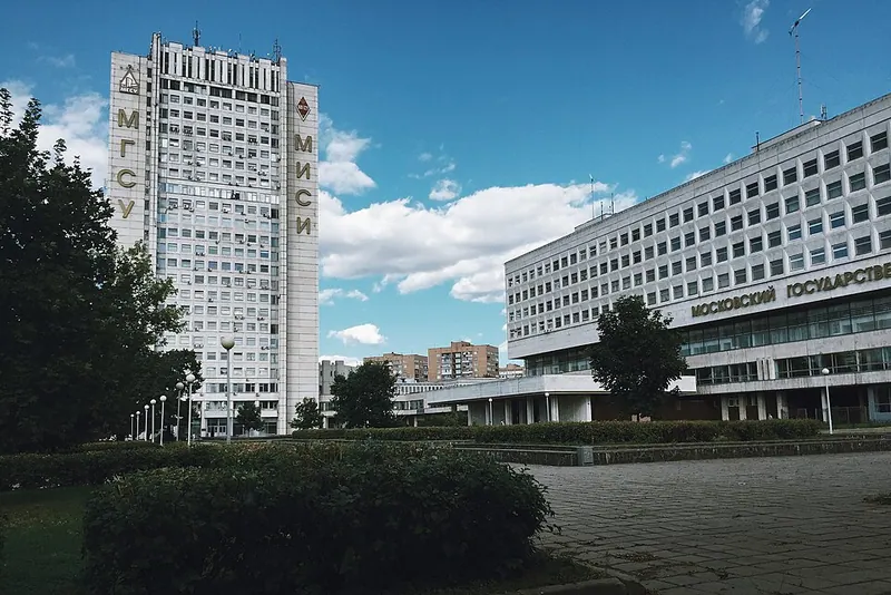 Сквер у МГСУ