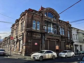 Здание торговой фирмы «Киракозов—Оганов» на улице Джанаева