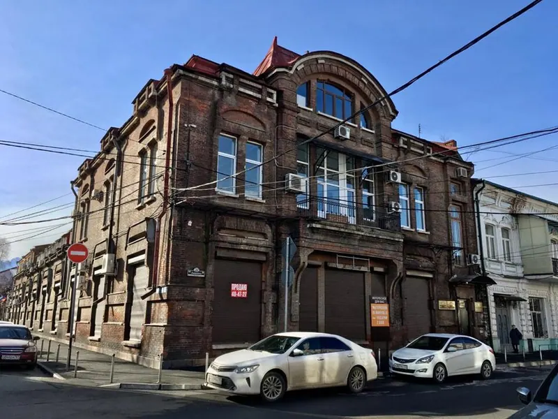 Здание торговой фирмы «Киракозов—Оганов» на улице Джанаева