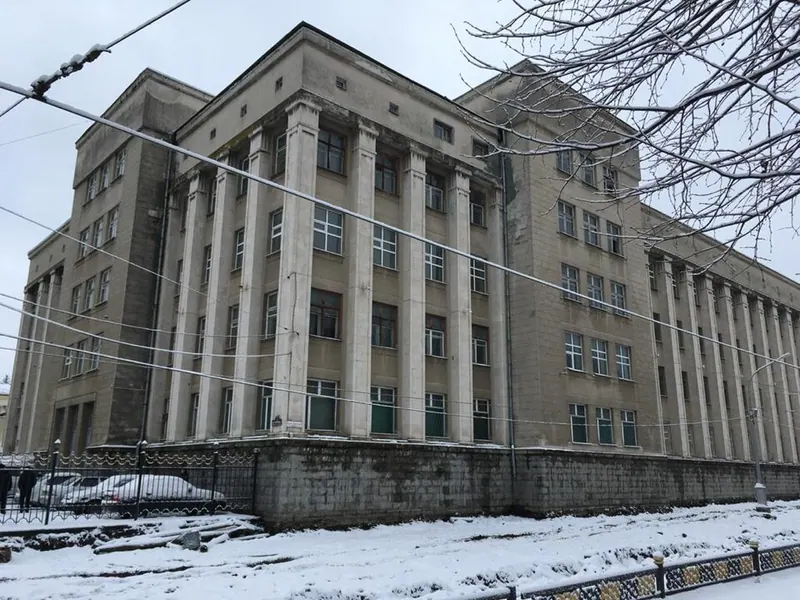 Здание Орджоникидзевского военного училища пограничных и внутренних войск НКВД
