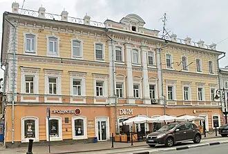 Дом купцов Чурина и Зверева — доходный дом купца И. В. Гребенщикова