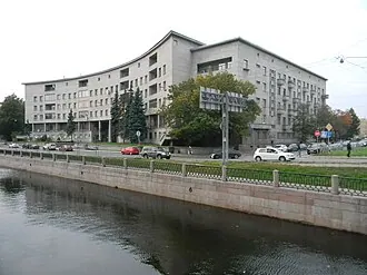 Первый жилой дом Ленсовета на Карповке