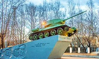 Памятник героическому труду «Кировчане — фронту»