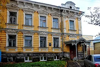 Дом Я. С. Чернонёбова с въездными воротами