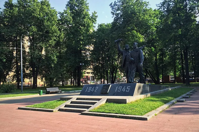 Памятник лётчикам французского авиаполка «Нормандия-Неман»