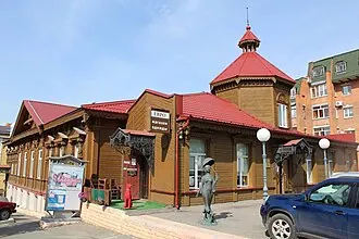 Дама с собачкой (скульптура, Пенза) — фото 2