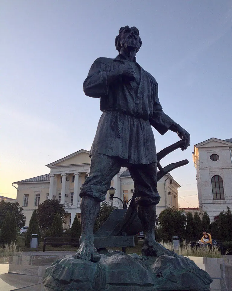 Памятник Тамбовскому мужику