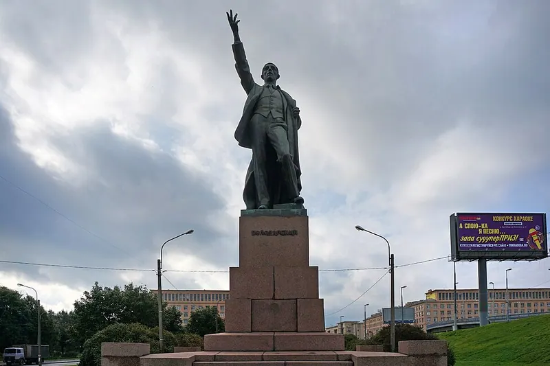 Памятник В. Володарскому