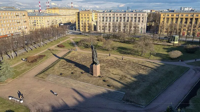 Памятник Героическому Комсомолу