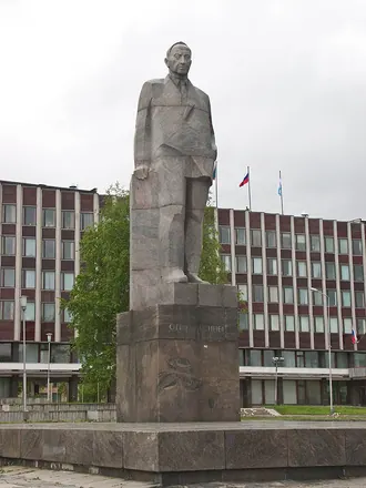 Памятник О. В. Куусинену