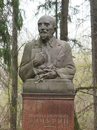 Памятник Мичурину (Мичуринск, Основной питомник имени И. В. Мичурина)