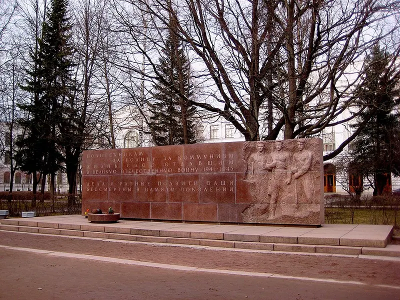 Памятник погибшим политехникам
