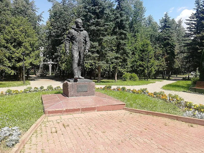 Памятник Герману Титову (Краснознаменск)