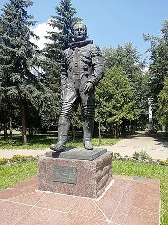 Памятник Герману Титову (Краснознаменск) — фото 3
