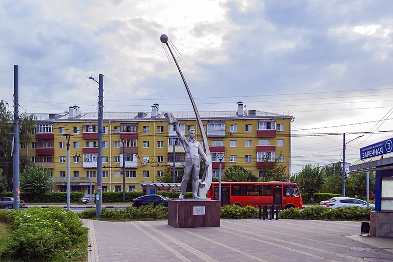 Памятник лётчику-космонавту Комарову (Нижний Новгород)