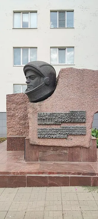 Памятник Андрияну Николаеву (1987)