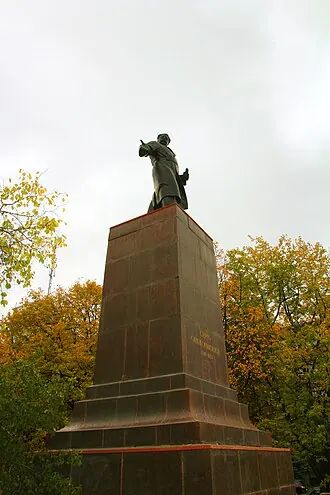 Памятник Г. К. Орджоникидзе (Екатеринбург) — фото 3