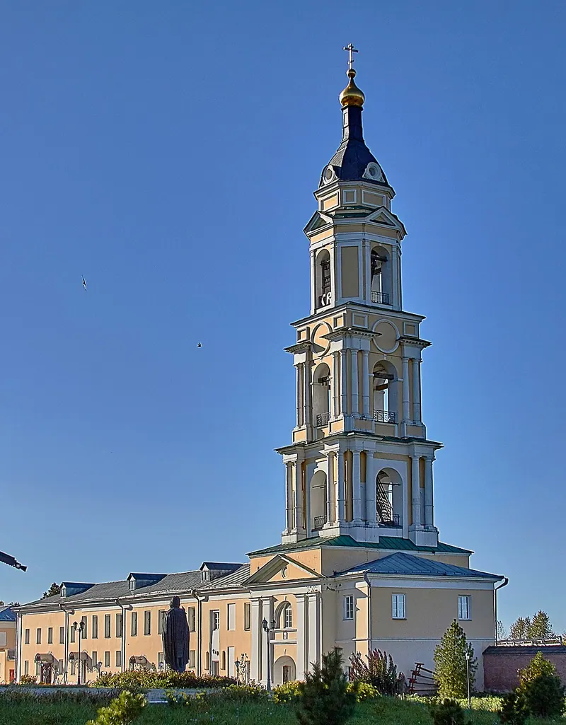 Колокольня Старо-Голутвина монастыря