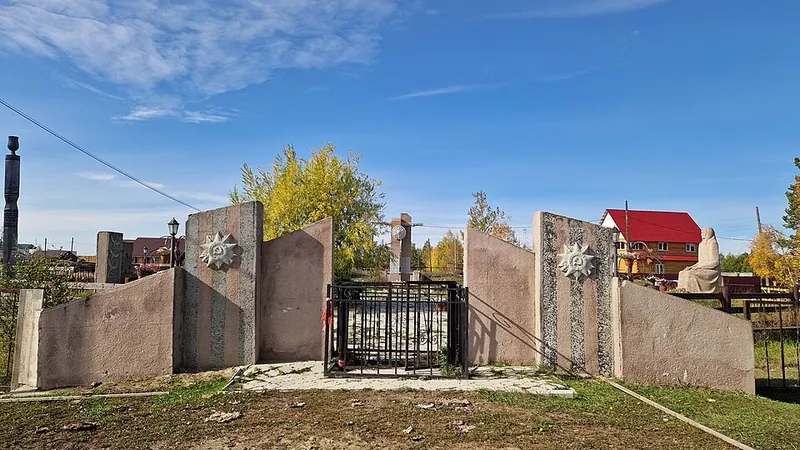 Мемориальный комплекс (Асыма)