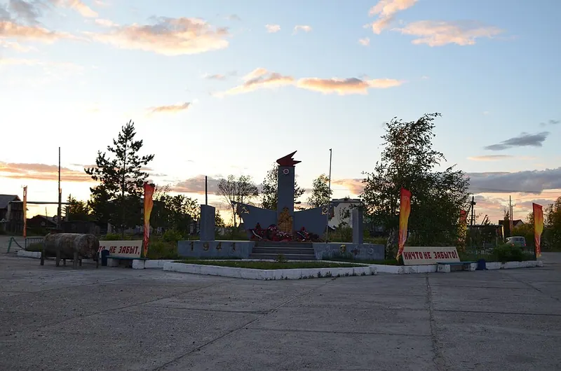 Памятник воинам-землякам (Сангар)