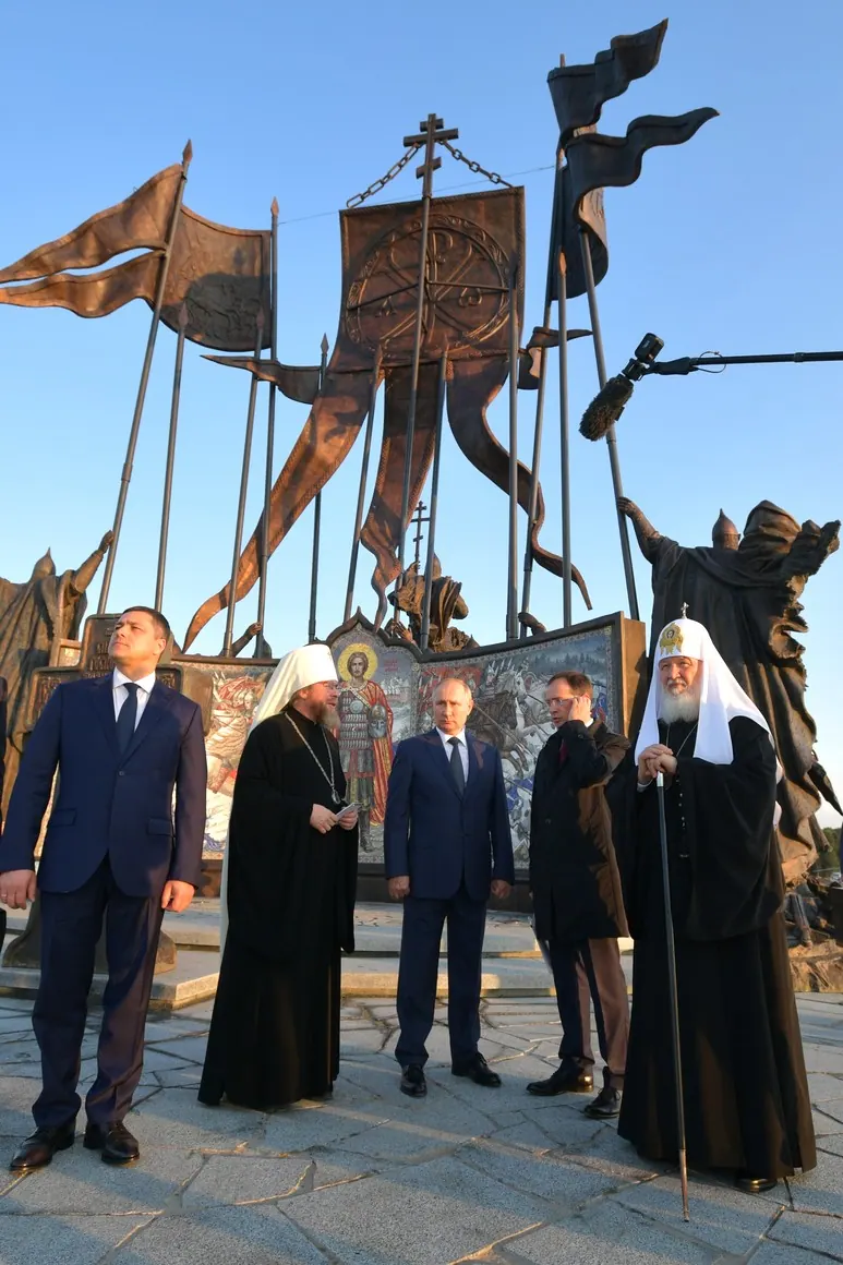 Памятник Александру Невскому (Самолва)