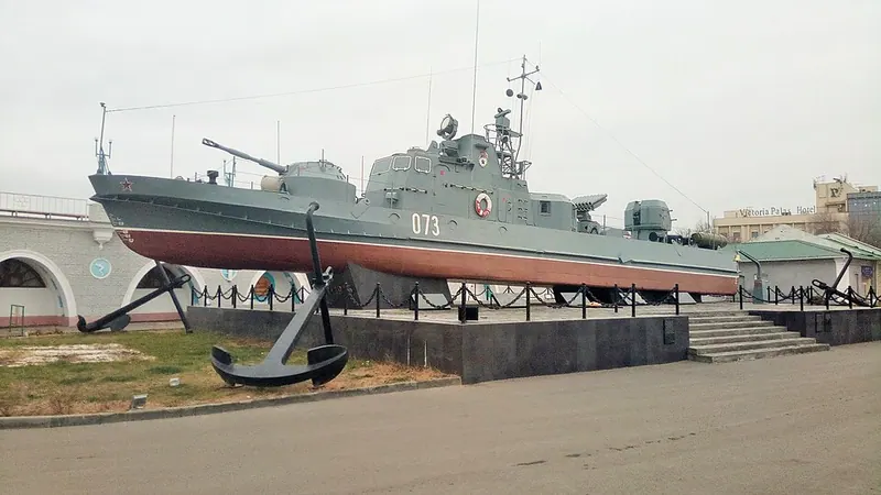 Памятник морякам Волжской и Каспийской военных флотилий