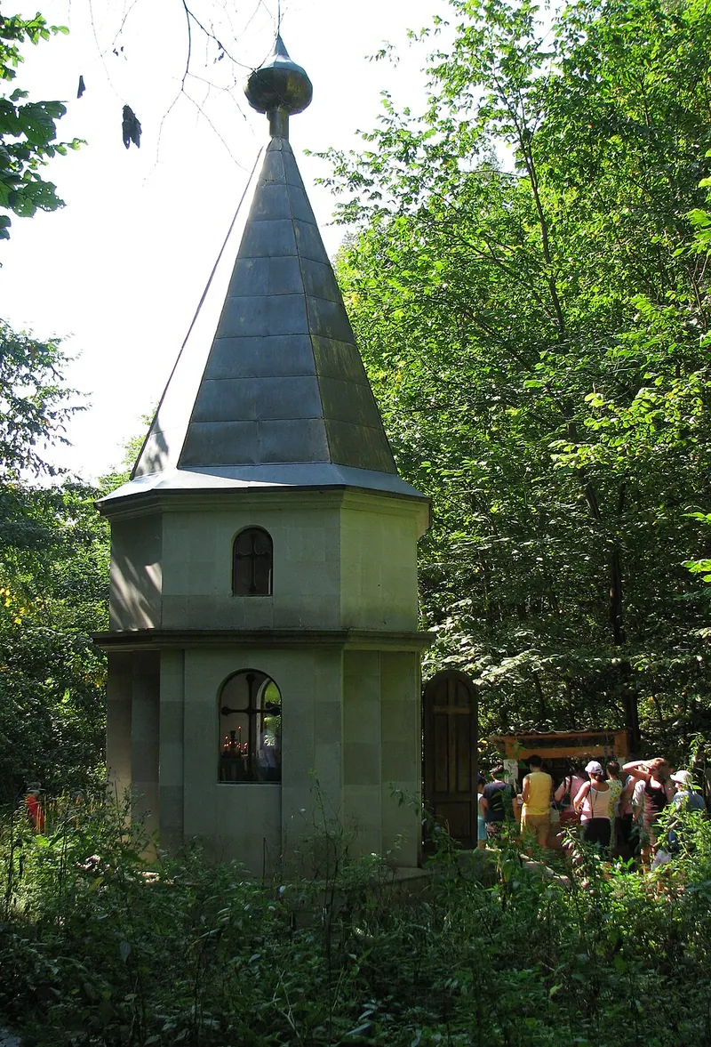 Каменная чаша