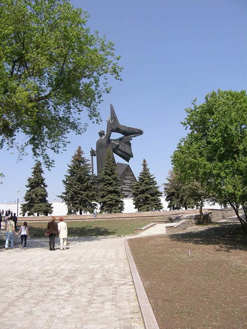 Твоим освободителям, Донбасс