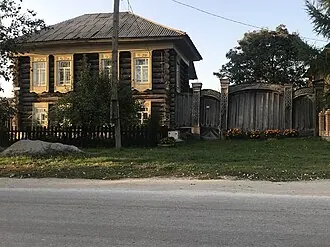 Жилой дом с воротами (Колывань)